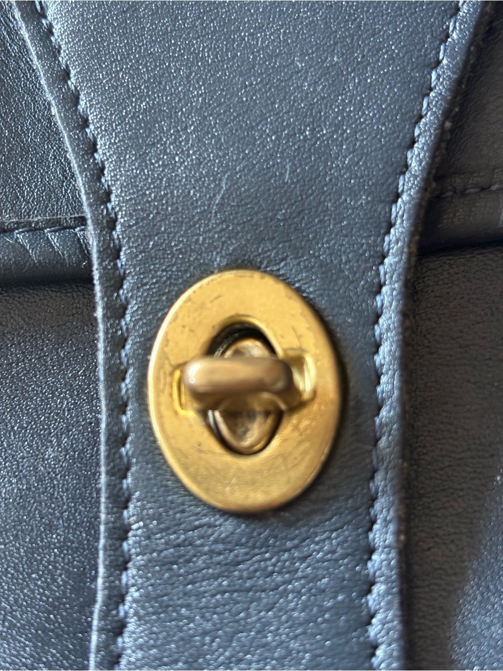 Vintage Coach two way bag Navy leather with brass hard wear made around 1970 - Picture 9 of 16